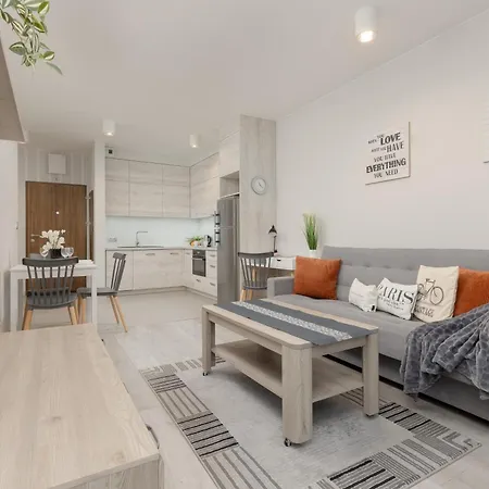 Lazurowa Street Parking & Balcony By Renters Apartment