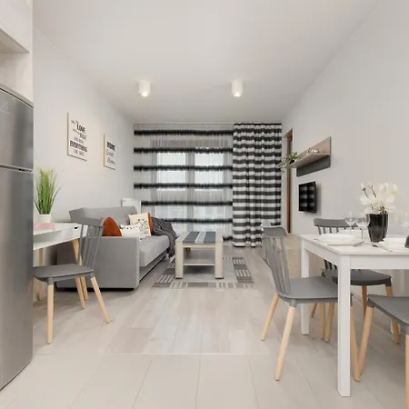 Lazurowa Street Parking & Balcony By Renters *